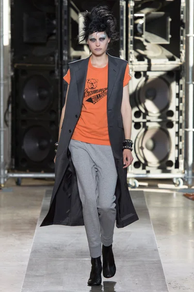 Look 24